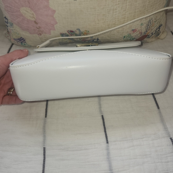 DUPE White Designer Handbag - Picture 2 of 5